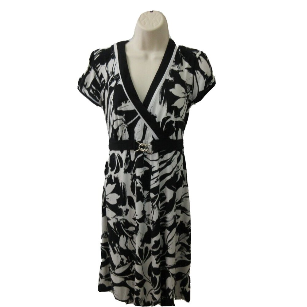 APT 9 Stretch Dress Sz S Black White Floral Fit & Flare Cap Sleeve V-Neck Belted